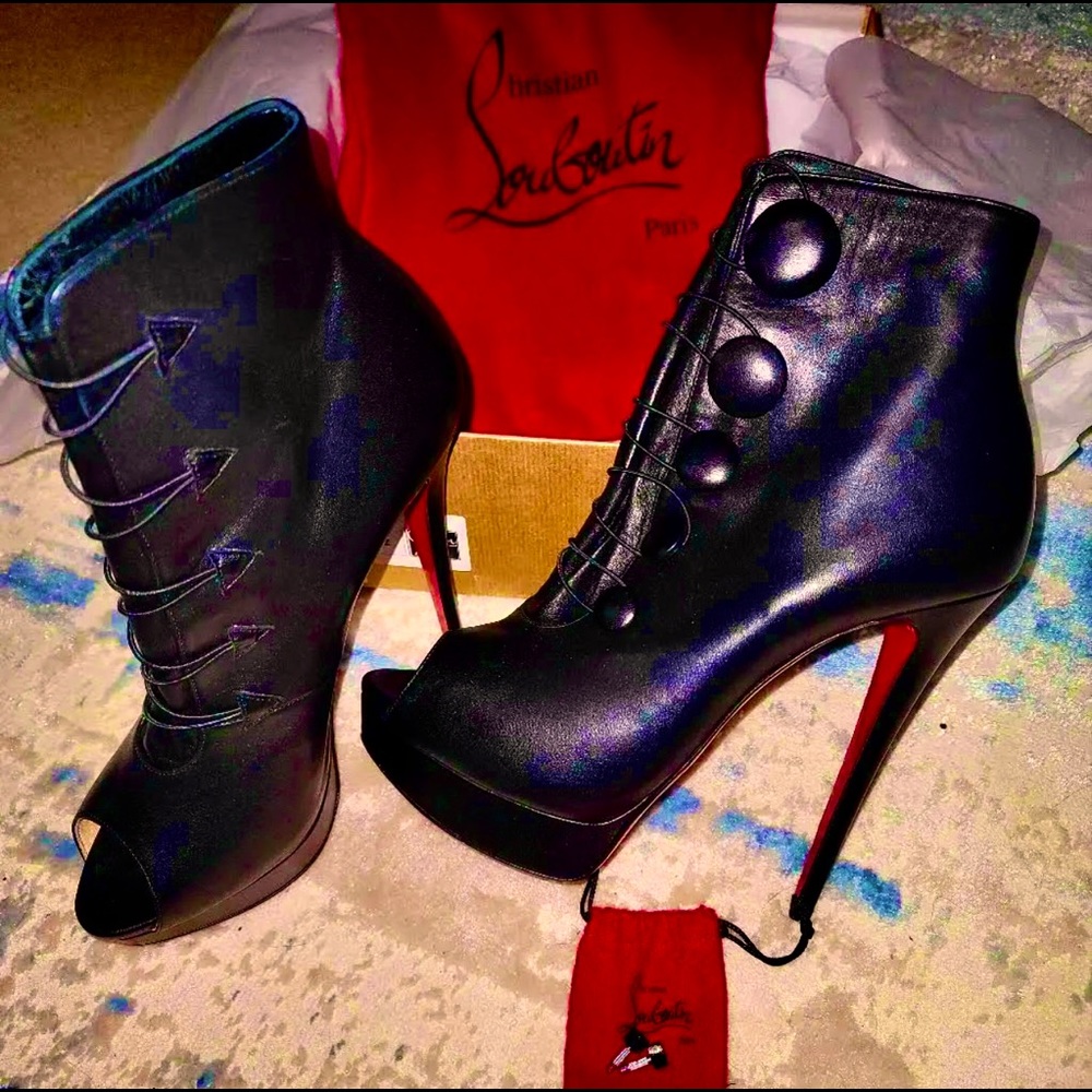 Brand new never worn box and dust bag included